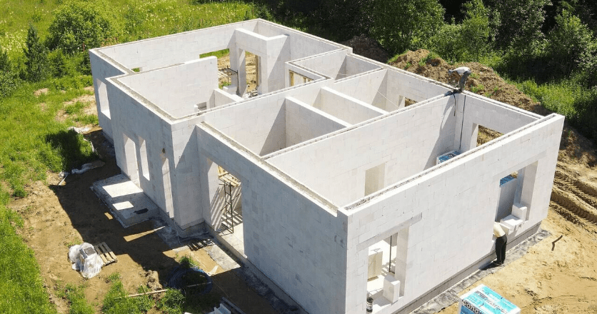 Процесс строительства комфортного одноэтажного дома из Bonolit